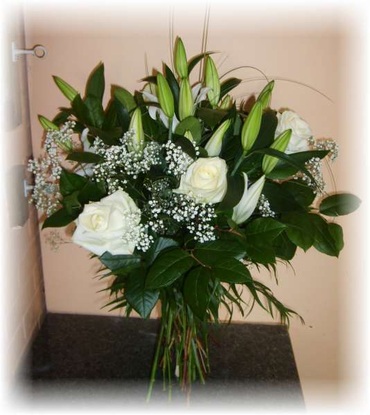 Elegant Rose & Lily Handtie (White) Elegant Rose & Lily Handtie (White)